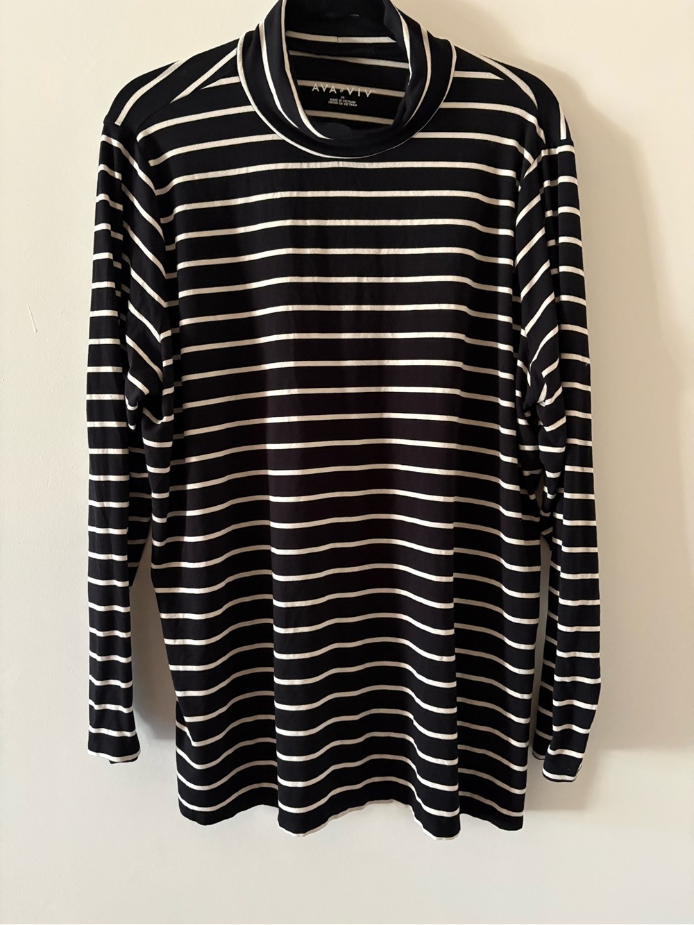 Women’s Black & White Striped Long-Sleeve Shirt